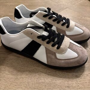 Striped Lace-Up Flat Sneakers - Women's Size 9